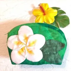 ✨ハワイアンキルト✨　プルメリア　ポーチ　　(横長)モンステラ　チェーンステッチ
