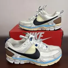 Nike Women's Zoom Vomero 5 PRM