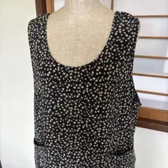 黒地小花柄ノースリーブエプロン