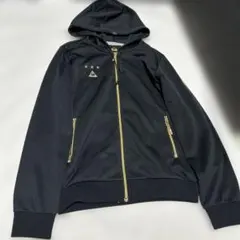 美品le coq sportifルコックスポルティフ　パーカー黒ゴールドLのサムネイル