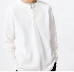 ユニクロ　ホワイト ヘンリーネック 長袖カットソー