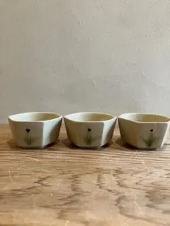 赤い花柄六角形小鉢3個セット