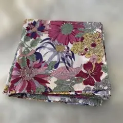 未使用　リバティ　大判ハンカチーフ　約58センチ