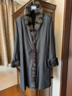 美品✨ロリス リバーシブル リアルファーコート 本毛皮 グレー系 なめし柔らか 美品✨ロリス リバーシブル リアルファーコート 本毛皮 グレー系