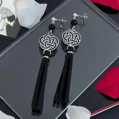 水引とスエードタッセルのピアス「銀×黒」