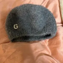 Gロゴ付きグレーのウールベレー帽 ロゴ付き‼️