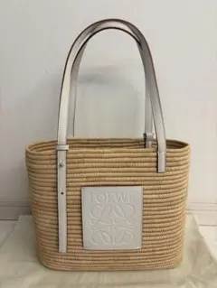 LOEWE ロエベ スクエア バスケット かごバッグ ホワイト ラフィア 白のサムネイル