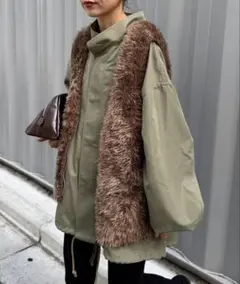 オリーブグリーン ボアベスト