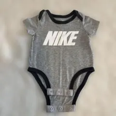 【美品】NIKE ナイキ ベビー ロンパース グレー 60 3M