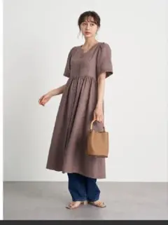 【earth music & ecology】Vネックギャザーワンピース　茶
