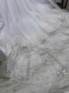 ビジュー付きホワイトウェディングベール