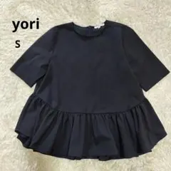美品✨ yori ヨリ　ヘムサテンギャザー　ペプラム　カットソー　トップス yori ヨリ ヘムサテンギャザー ペプラム カットソー ティシャツ - メルカリ