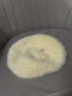 クリーム色のファー ベレー帽