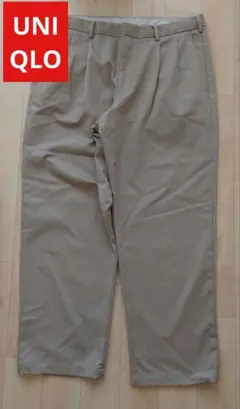 UNIQLO ベージュ スラックス プリーツ入り
