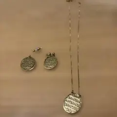 クロエ　金色のネックレスとイヤリングセットのサムネイル
