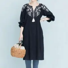 （最終値下）【URBAN RESEARCH】タッセル付き刺繍ワンピース／ネイビー