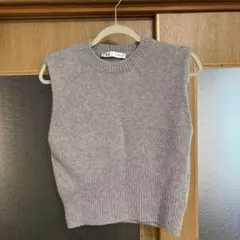 ZARA グレージュ ノースリーブ ニットベスト