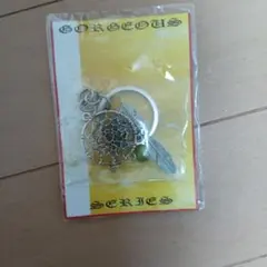ドリームキャッチャーと羽のチャーム