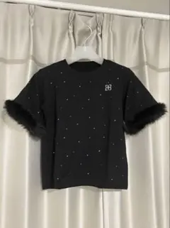 EIMY ISTOIRE ラインストーン付き 半袖Tシャツ ブラック ファー袖