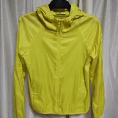 ユニクロ　ポケッタブルパーカ　ウィンドシェル　レディースMサイズ