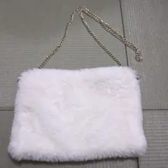 ホワイトファーショルダーバッグ ゴールドチェーン