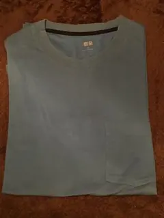 ユニクロ 青いTシャツ