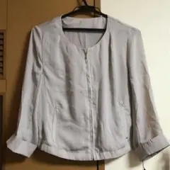 グレー上着