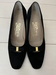 Ferragamo (フェラガモ) ブラック スエード パンプス