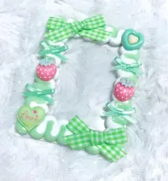 硬質ケース ホイップデコ トレカケース ライトグリーン いちご