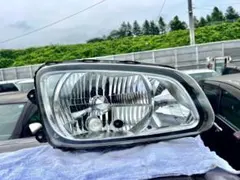 b*v様 プロフィアヘッドライト左未使用。外箱は汚れありますが中身新品