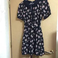 《新品未使用》レストローズ・黒の花柄ワンピース