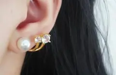 パールとクリスタルのフープピアス