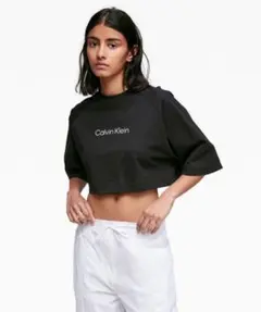 Calvin Klein クロップド丈 半袖Tシャツ ブラックのサムネイル