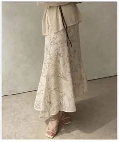 【美品】apres jour clair 花柄マーメイドスカートのサムネイル