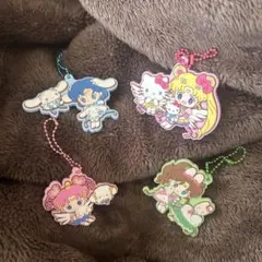 ハローキティ セーラームーン アクリルキーホルダー 4個セット