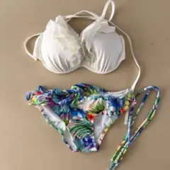 新品　フリルデザイン セパレート水着