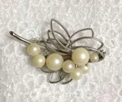 パール調のブローチ　アンティーク
