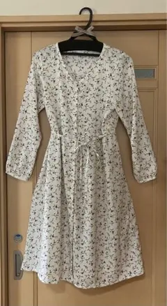 ハニーズ　ロングワンピース　花柄　白