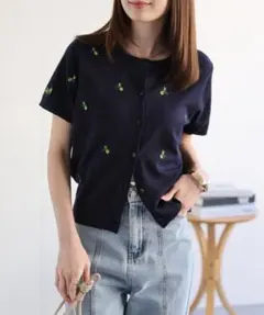 美品！sakishimatokyo フラワー刺しゅう ハーフスリーブカーディガンのサムネイル