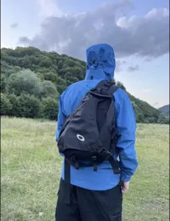 ブラック 三角形スリングバックパック ワンショルダー　00s a2o y2k