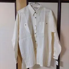 イエロー シャツ