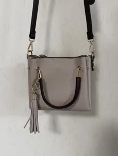 RODESKOショルダーバッグ ベージュ タッセル付き