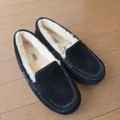 UGG 黒 モカシン　ヘイリーチェスナット　24㎝ UGG 黒 モカシン ヘイリーチェスナット 24㎝ - メルカリ