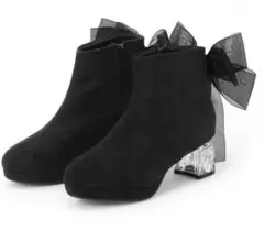 リボン付き黒ショートブーツ