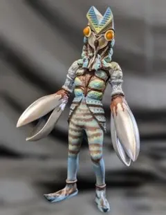 フ*ー様 ももこスタジオ バルタン星人 台湾限定 - メルカリ