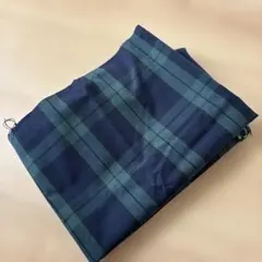 ネイビーとグリーンのチェック柄生地