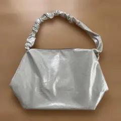 シルバーショルダーバッグ