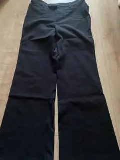 ユニクロ 黒 スラックス パンツ