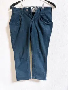 ブラック　パンツ　膝下丈