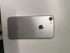 Apple iPhone 7 シルバー 本体のみ
